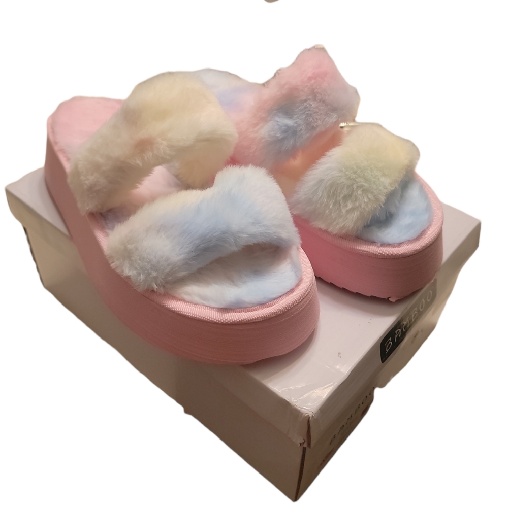 Fur slippers